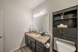 2840 Candace Dr, Grand Prairie, TX 75051 - Photo 26