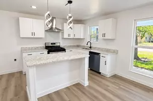 708 SW Southridge Dr, Burleson, TX 76028 - Photo 4