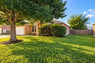 613 Redwing Dr, Saginaw, TX 76131 - Photo 2