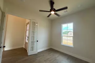 703 Deer Dale Ct, Van Alstyne, TX 75495 - Photo 4