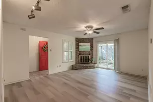 1724 Redbud Ln, Euless, TX 76039 - Photo 4