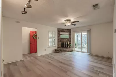 1724 Red Bud Lane, Euless, TX 76039 - Photo 4