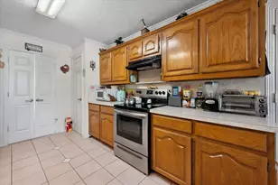 649 E Reindeer Rd, Lancaster, TX 75146 - Photo 10