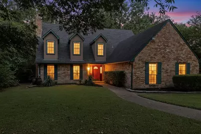 277 Creekwood Drive, Lancaster, TX 75146 - Photo 2