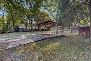 277 Creekwood Dr, Lancaster, TX 75146 - Photo 34