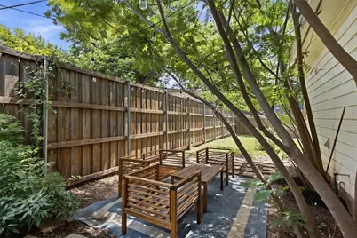 1430 S Montreal Avenue, Dallas, TX 75208 - Photo 8