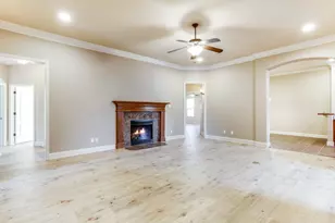 315 Castle Hill Dr, Burleson, TX 76028 - Photo 2