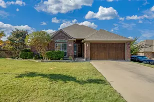 315 Castle Hill Dr, Burleson, TX 76028 - Photo 1