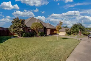 315 Castle Hill Dr, Burleson, TX 76028 - Photo 4