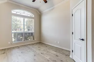 315 Castle Hill Dr, Burleson, TX 76028 - Photo 20
