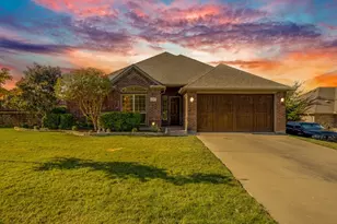 315 Castle Hill Dr, Burleson, TX 76028 - Photo 1