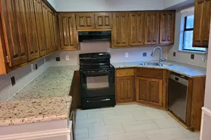 910 Boxwood Dr, Lewisville, TX 75067 - Photo 2