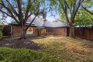 9401 Shady Valley Dr, Dallas, TX 75238 - Photo 38