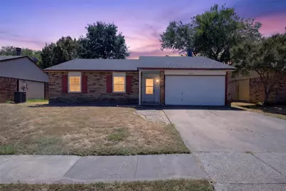 1305 Clark Trail, Grand Prairie, TX 75052 - Photo 4