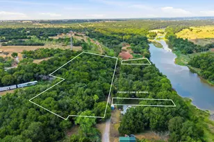 8704 Frontier Ct, Granbury, TX 76048 - Photo 4