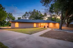 104 Sunset Pl, Joshua, TX 76058 - Photo 1