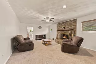 924 Wade Dr, Bedford, TX 76022 - Photo 8