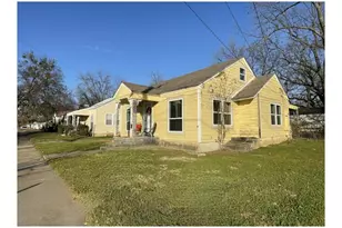 1702 NW 1st Ave, Mineral Wells, TX 76067 - Photo 2