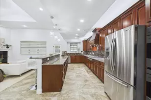 7575 Saddleridge Dr, Dallas, TX 75249 - Photo 12