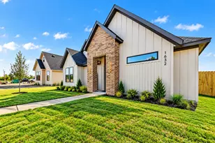 1632 W Wintergreen Rd, Lancaster, TX 75134 - Photo 4