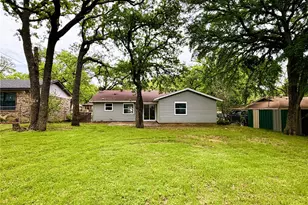 2933 Hunting Dr, Fort Worth, TX 76119 - Photo 18
