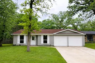 2933 Hunting Dr, Fort Worth, TX 76119 - Photo 1