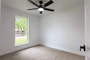 2933 Hunting Dr, Fort Worth, TX 76119 - Photo 12