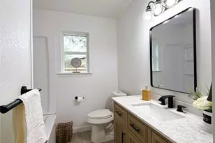 2933 Hunting Dr, Fort Worth, TX 76119 - Photo 14