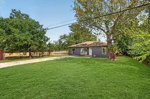 2622 Crystal Dr, Balch Springs, TX 75180 - Photo 2