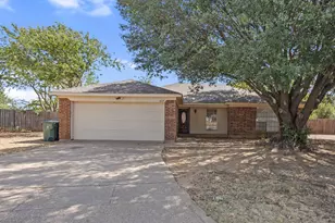 6229 Maple Springs Dr, Arlington, TX 76001 - Photo 1