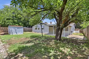2202 E Mitchell St, Arlington, TX 76010 - Photo 26