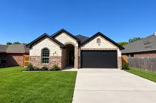 909 Meriott St, Ennis, TX 75119 - Photo 1