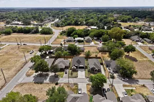 909 Meriott St, Ennis, TX 75119 - Photo 38