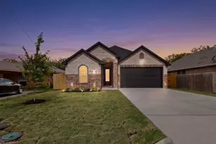 909 Meriott St, Ennis, TX 75119 - Photo 2