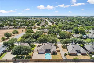 10005 Polo Park Cir, Waco, TX 76712 - Photo 2
