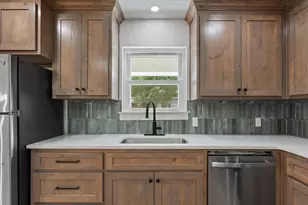 813 N 57th St, Waco, TX 76710 - Photo 2