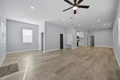 914 E Tucker Street, Fort Worth, TX 76104 - Photo 4