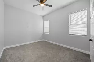 914 E Tucker St, Fort Worth, TX 76104 - Photo 10