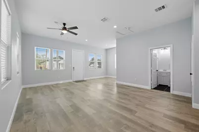 914 E Tucker Street, Fort Worth, TX 76104 - Photo 8