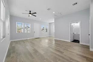 914 E Tucker St, Fort Worth, TX 76104 - Photo 8