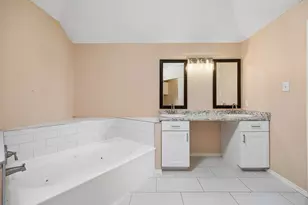 6733 Driffield Cir W, North Richland Hills, TX 76182 - Photo 20