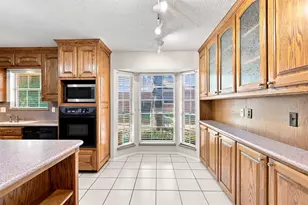 3904 Shady Valley Dr, Arlington, TX 76013 - Photo 16