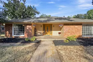 3904 Shady Valley Dr, Arlington, TX 76013 - Photo 2