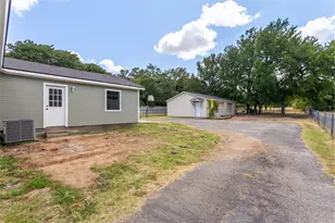 1346 S Reno Rd, Reno, TX 76082 - Photo 22