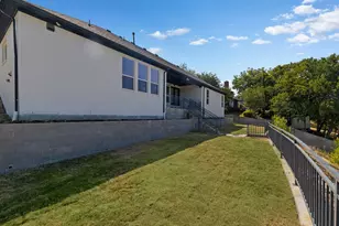 3648 Bluegrass Dr, Grand Prairie, TX 75052 - Photo 28