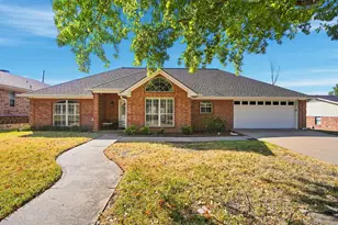 90 Delmore Dr, Hillsboro, TX 76645 - Photo 2