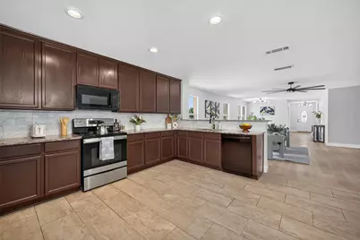 2420 Arroyo Springs Drive, Grand Prairie, TX 75052 - Photo 10