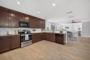 2420 Arroyo Springs Dr, Grand Prairie, TX 75052 - Photo 10
