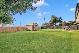 1802 Fairfax Ln, Carrollton, TX 75006 - Photo 32