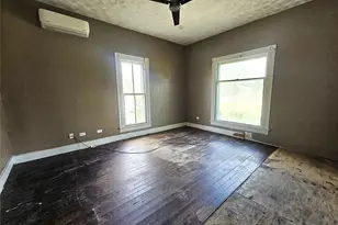 402 E State St, Groesbeck, TX 76642 - Photo 4